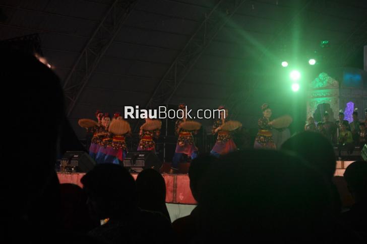 Dumai Expo 2016 Segera Berakhir, Dua Artis Dangdut Kembali Berdendang