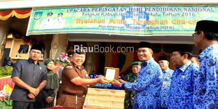 Ada Apa Bupati Rohul Suparman dengan Kejaksaan?