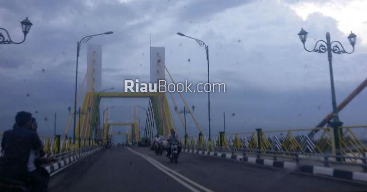 Meresahkan, Jembatan Pedamaran Rohil Jadi Jalur Balapan Liar