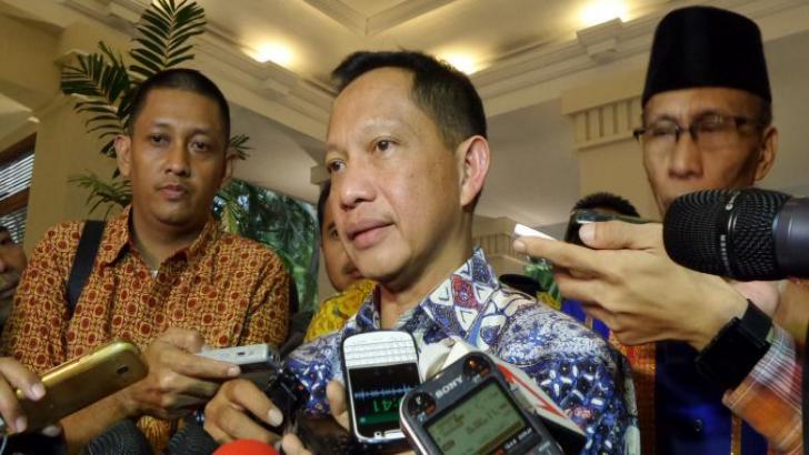 Tito Karnavian Masih Terdiam Soal Foto Kongkow-kongkow Polisi