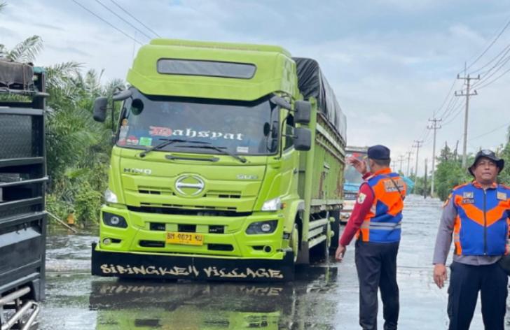Banjir Jalintim Pangkalan Kuras Mulai Surut, Lalu Lintas Berjalan Normal