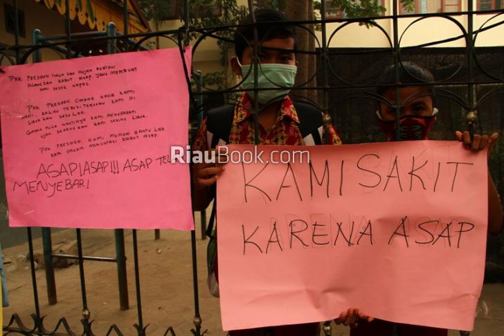 Berbagai Cara Sudah Dilakukan, Siak Masih Terbakar, Syamsuar Terpaksa Turun Tangan