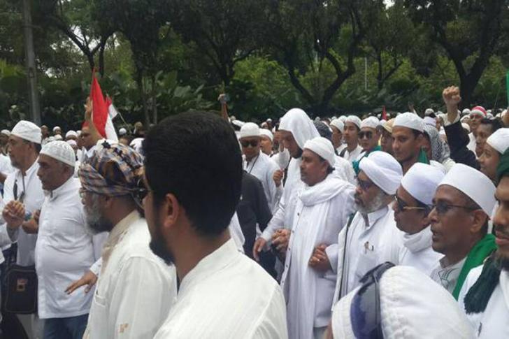 Syekh Ali Jaber Ikut Longmarmarch di Jalan Merdeka Barat