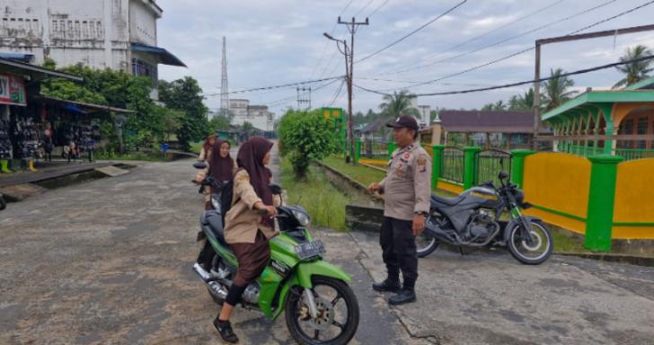 Polsek Kuala Kampar Laksanakan Strong Poin Ditengah Suasana Pilkada Serentak, Damai dan Kondusif