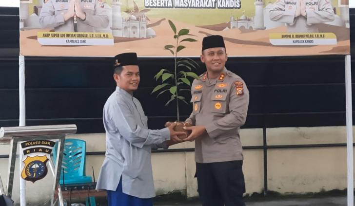 Buka Puasa Bersama Masyarakat Kandis, Kapolres Siak Sampaikan Peran Penting Dai Kamtibmas