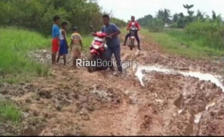 Pembangunan Jalan Poros Pekaitan Wajib di Utamakan, Ini Sebabnya