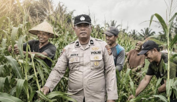 Musim Kemarau, Semangat Gotong Royong Polsek Kandis dan Petani Menguatkan Ketahanan Pangan
