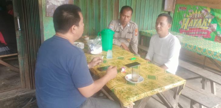 Polsek Pangkalan Kerinci dan Masyarakat Desa Rantau Baru Bersama Ciptakan Keamanan