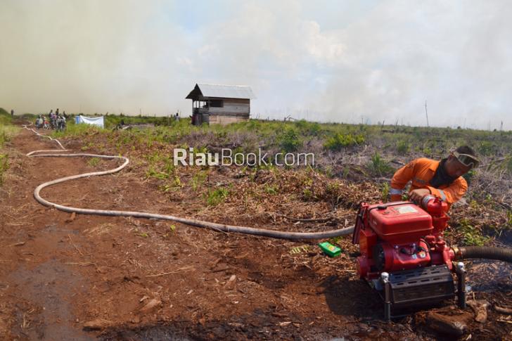 Kebakaran Lahan di Dumai Makin Meluas, Mesin Pompa Air Malah Tak Bisa Berfungsi Lama