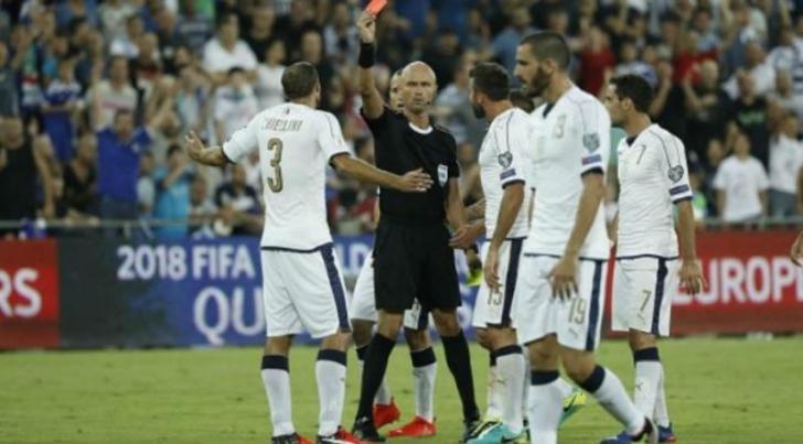 Dengan 10 Pemain, Italia Menangi Laga Perdana