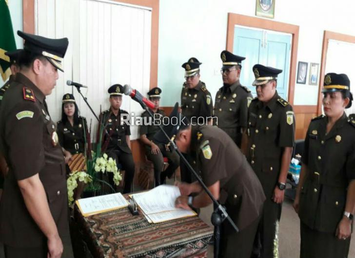 Tiga Kasi di Lingkungan Kejari Siak Sertijab