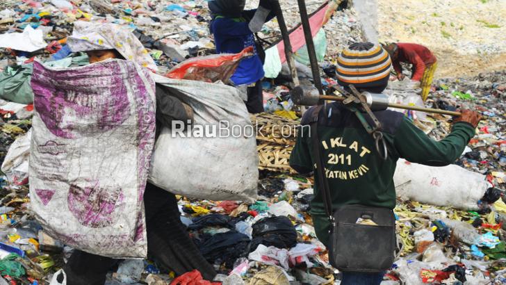Foto Cerita: Gunung Sampah Gunung Rezeki Di Muara Fajar