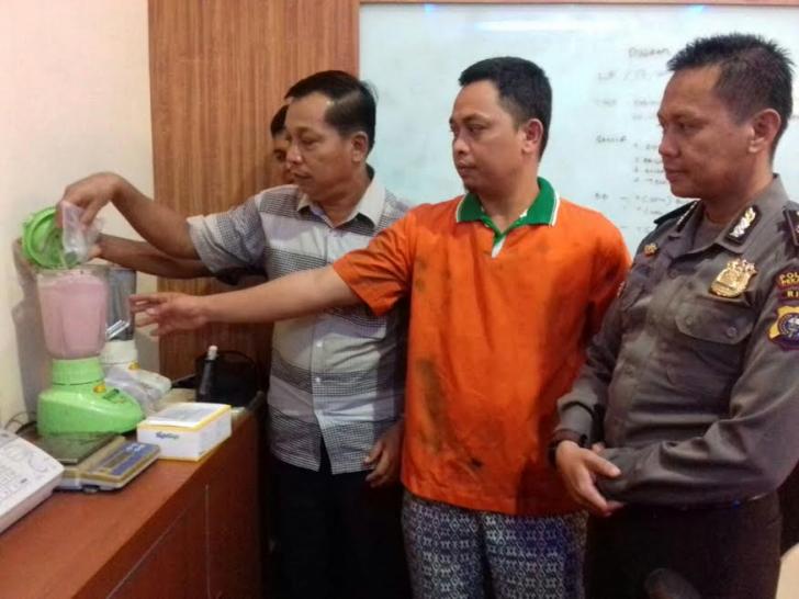 Sat Narkoba Polresta Pekanbaru Musnahkan 825 Butir Pil Ekstasi