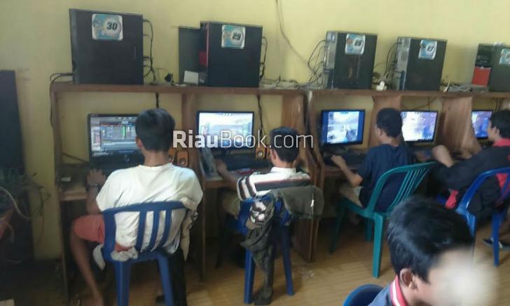 Banyak Pelajar Bermain di Warnet saat Jam Sekolah