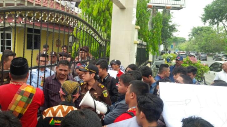 Mahasiswa Sorot Pembangunan Mess Pemkab Meranti
