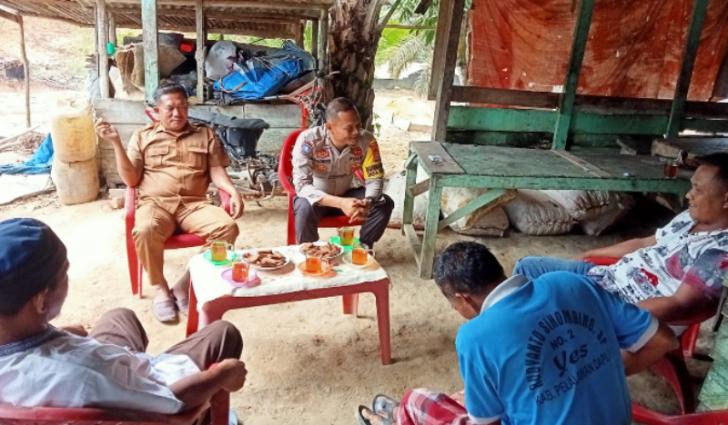 Bhabinkamtibmas Polsek Pangkalan Kuras Tingkatkan Keamanan Masyarakat Ditengah Suasana Pilkada