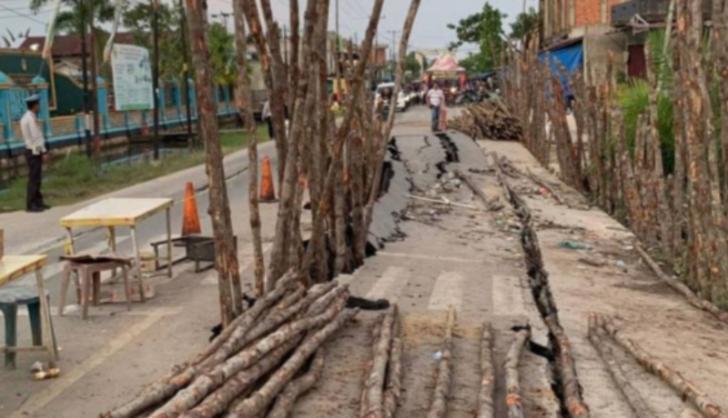 Ruas Jalan Tembilahan Hulu Rusak Parah, Akibat Bencana Longsor