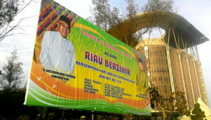 Gubernur Riau, Danrem dan Kapolda 'Hanyut' dalam Zikir