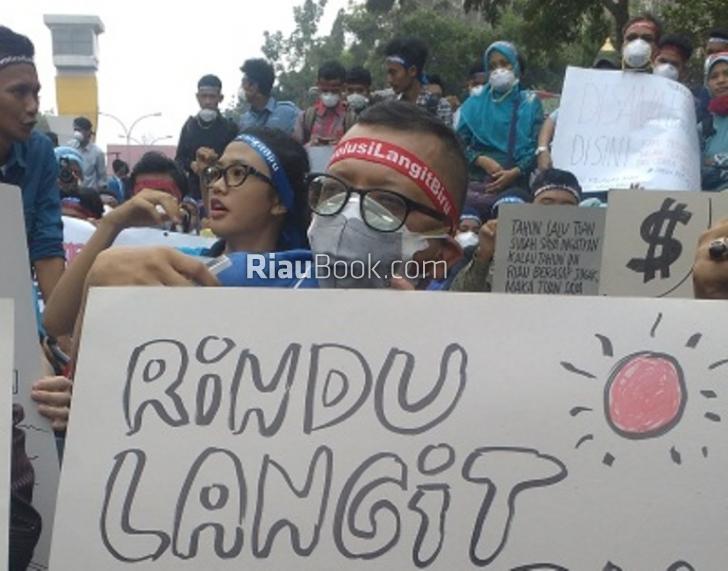 Inilah Wajah Kekesalan Masyarakat Riau Terkait Asap