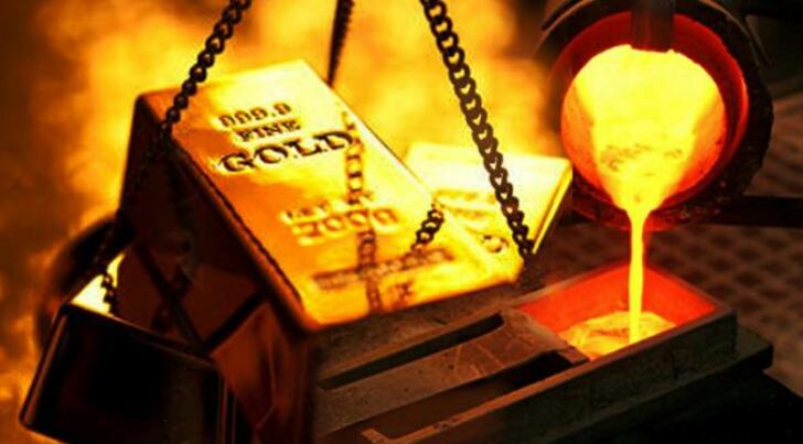 Dollar AS Terjun Bebas, Harga Emas Naik Tipis