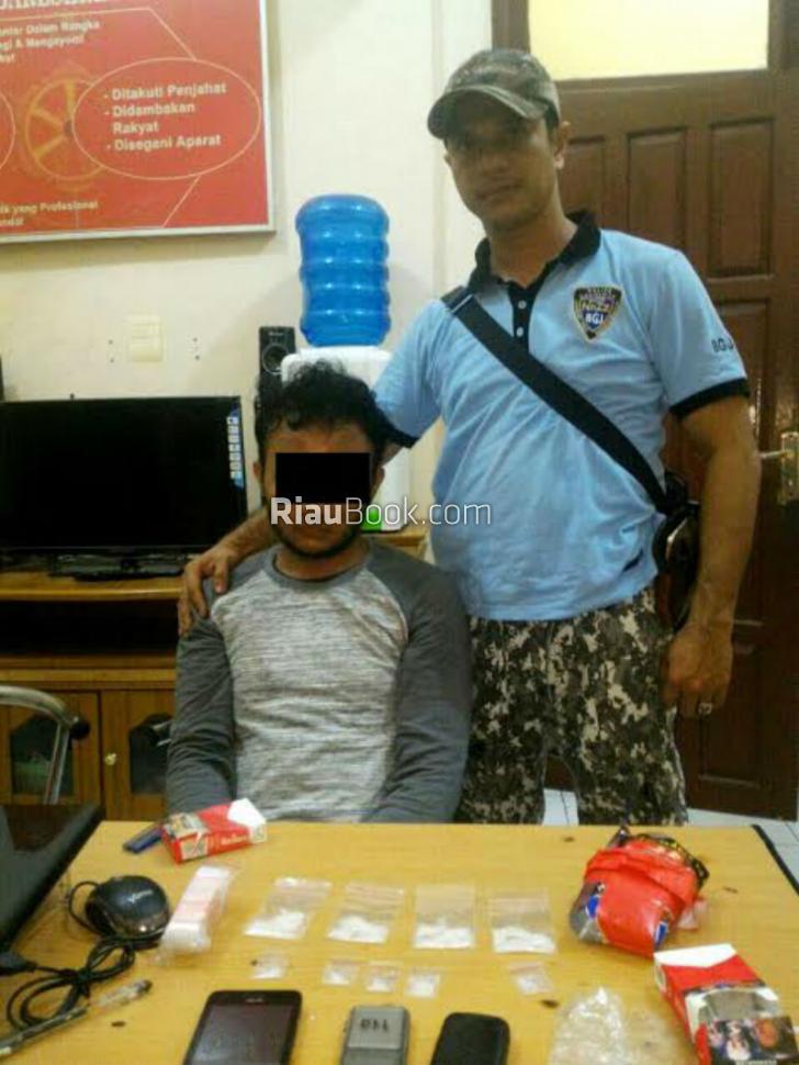 Kurir Narkoba di Pantai Cermin Ditangkap, Polisi Sita 9 Paket Sabu