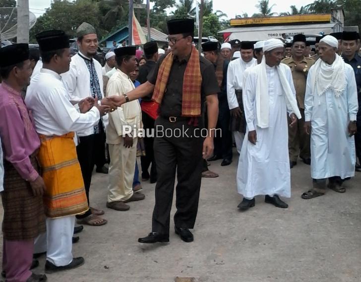 Terpilih Jadi Bupati Rohil, Suyatno Blusukan Tinjau Pembangunan Daerah
