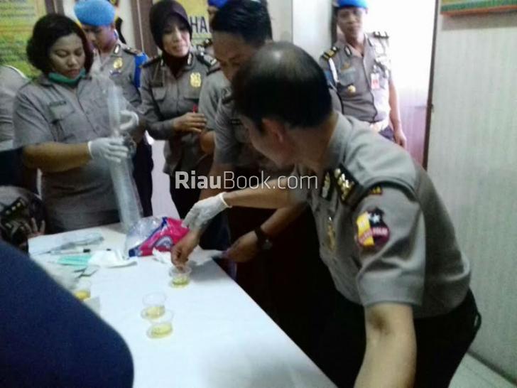 Puluhan Personil Tes Urine Mendadak, Termasuk Kapolresta Pekanbaru