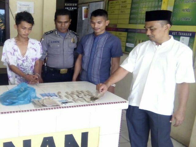 15 Paket Daun Ganja Kering Beserta Pelaku Diamankan Polisi