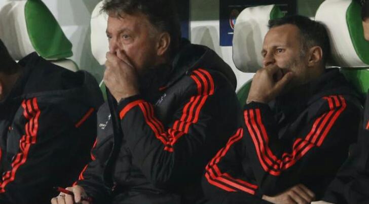 Sadar Bakal Ditendang MU, Van Gaal Hanya Berani Sewa Rumah Per Bulan