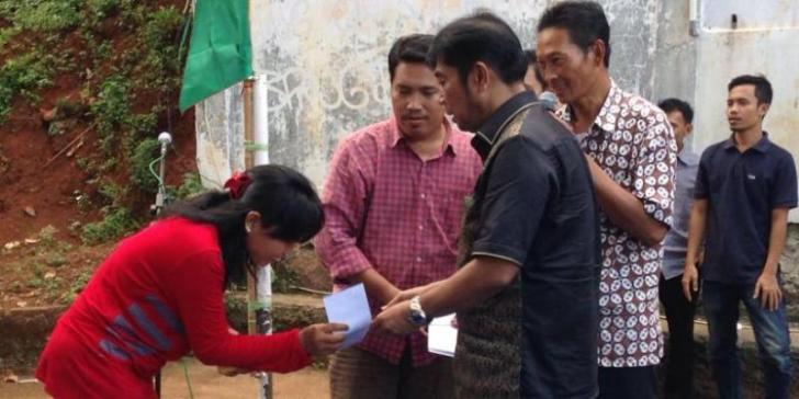 Lulung Bagi-bagi Amplop di Ragunan, Warga: Kayakanya Tebal Isinya Uang