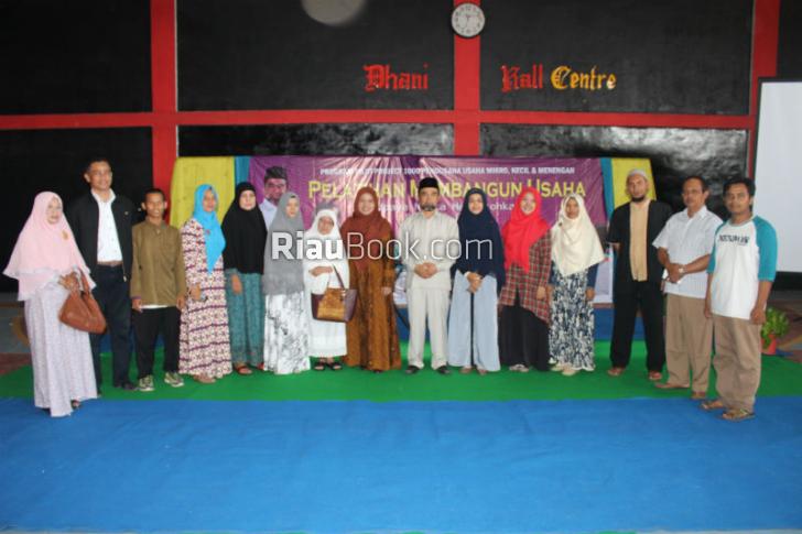 Reses di Bukit Batu, Azmi Rozali Gelar Pelatihan UMKM
