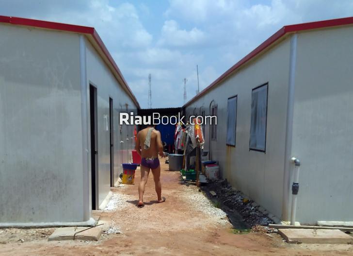 Parah, TKA PT PBS Dumai Melakukan Aktifitas Hanya Pakai Celana Dalam