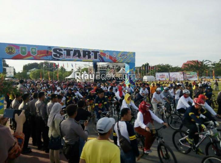 Ratusan Masyarakat Ikuti Fun Bike Jelang Pembukaan Tour de Siak 2016