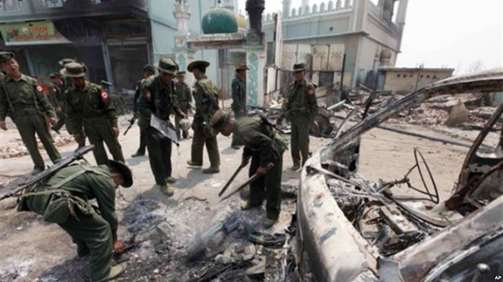 Berusaha Lari Seberangi Sungai, Tentara Myanmar Tembaki Muslim Rohingya Membabi-buta