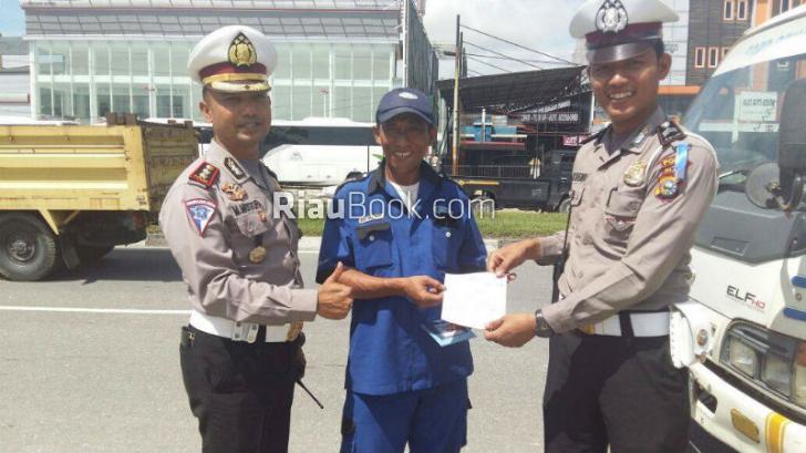 Penindakan bagi Pelanggar Lalu Lintas dengan Hunting Sistem