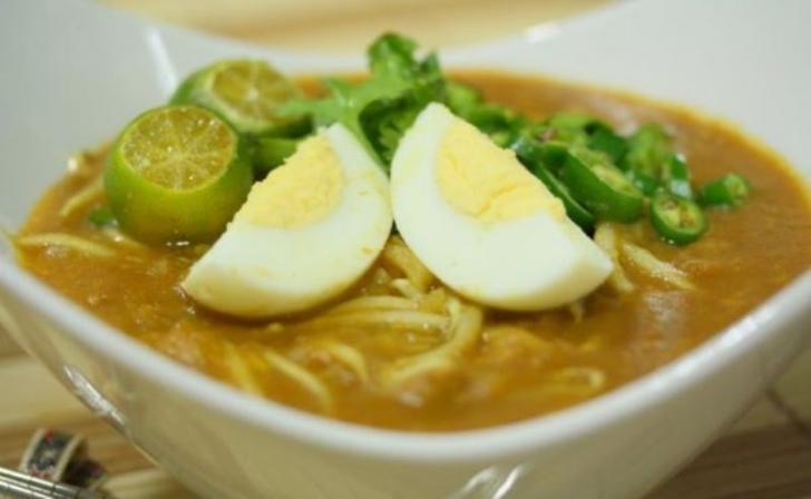 Coba? Mie Rebus Kotoran Sapi Khas Kampar Atau Kue Kotoran Gorila dari Jepang
