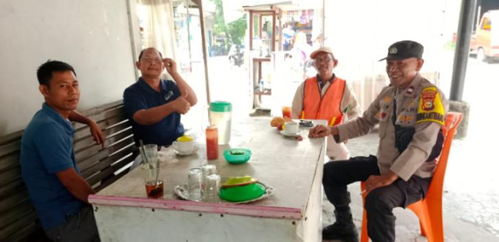 Bhabinkamtibmas Penyuluhan Kamtibmas di Kelurahan Labuhbaru Timur
