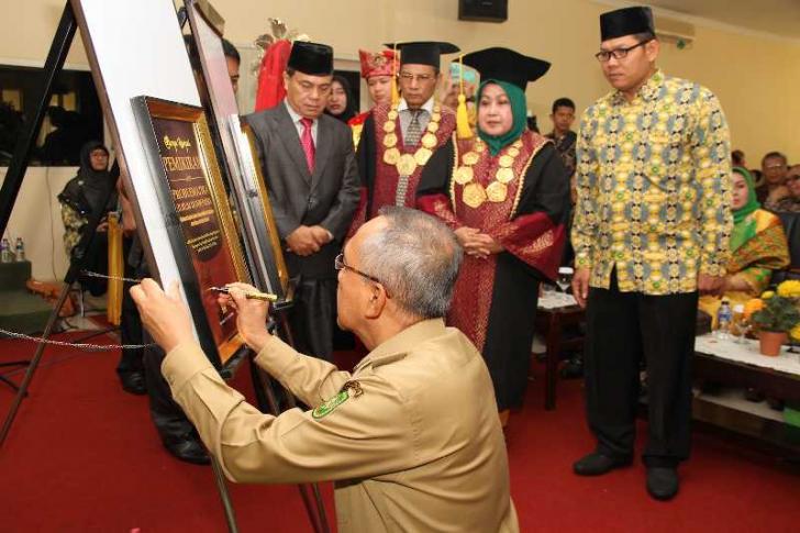 Dihadiri Mahfud MD, Unilak Riau Lahirkan Guru Besar Kedua