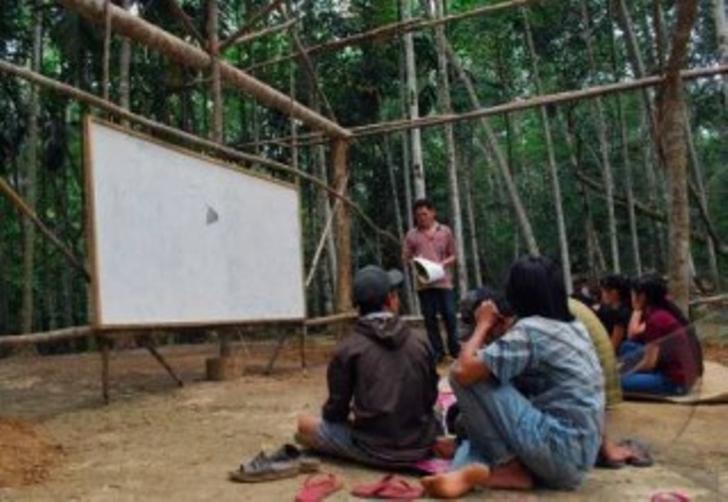 Nasib Tinggal di Negeri Kaya, Sampai Kekurangan Ruang Sekolah