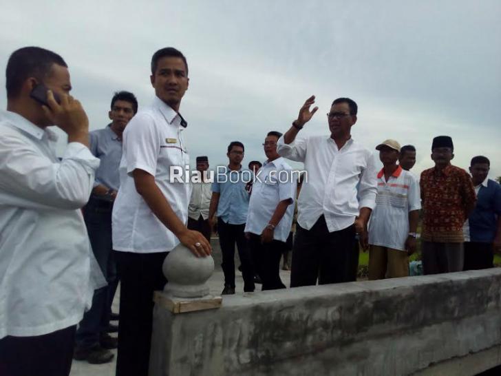 Bupati Rohil Suyatno : Mereka Bukan Nelayan tapi Dapat Bantuan Jaring