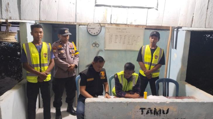 Kapolsek Kandis Blusukkan ke Sejumlah Pos Satkamling, Nongkrong Bareng Warga yang Ronda