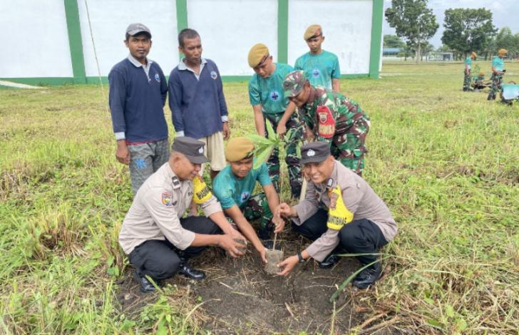 Bhabinkamtibmas Polsek Bukit Raya Hadiri Penanaman Pohon Dalam Rangka Peringati HUT Arhanud ke-78