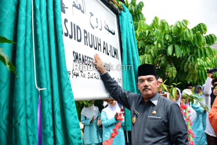 Guru Profesi Mulia, Jefry Noer: Saya Minta Turun ke Lapangan Pantau Pendidikan Gratis