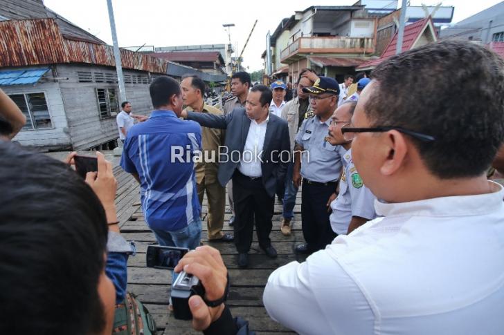 Bupati Meranti: Saya Minta Usai Bongkar Muat, Kapal Tak Lagi Bersandar di Pelabuhan Ini