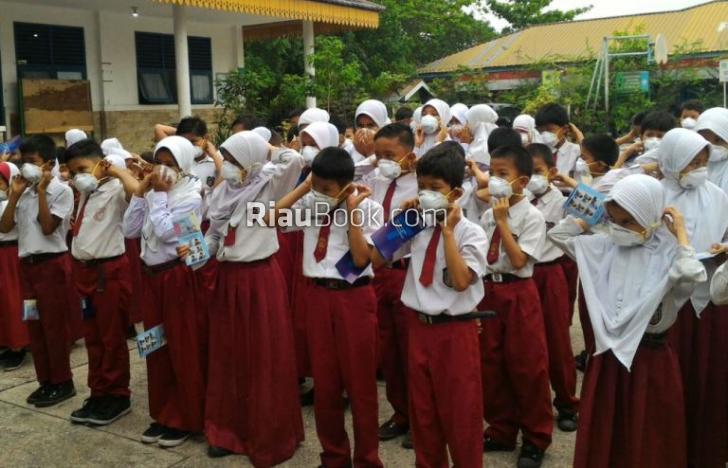Selain Pemadaman Api, Chevron juga Bagikan 10 Ribu Masker Layak di Riau