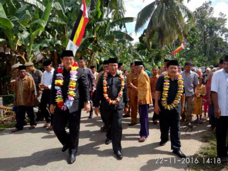 Warga Kenegerian Simandolak Desak Pemkab Kuansing Perbaiki Jalan Rusak