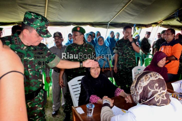 Banjir Kampar - Pangdam: TNI Diterjunkan Bantu Perbaiki Rumah Korban Banjir