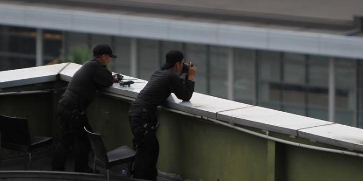 Sniper 'Intai' Presiden Jokowi Saat Makan Siang