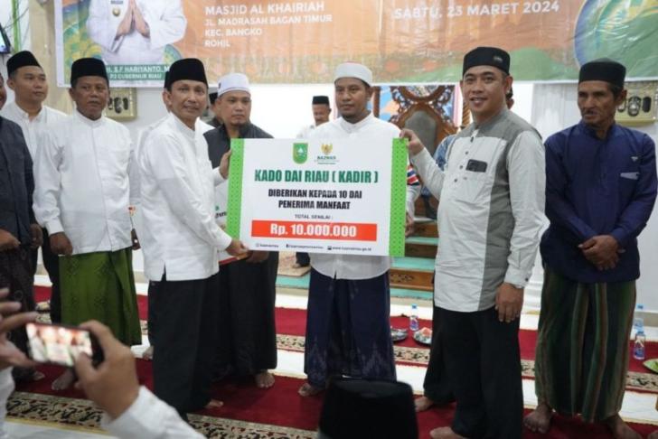 BRK Syariah Salurkan Bantuan untuk Masjid di Rohil