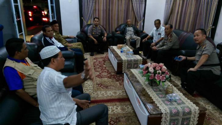 Kapolda Riau dan Sejumlah Pejabat Meranti Kunjungi Keluarga Korban